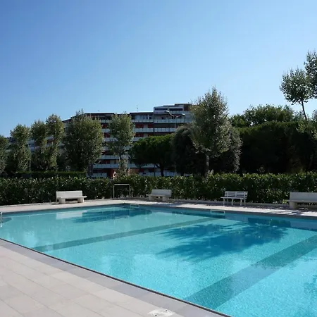 Pool View 240m From The Sea